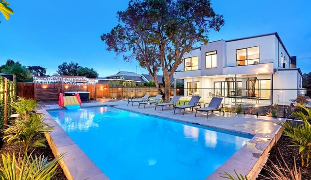 MAX Entertain Beachside Retreat - New Build Home in Mornington with Amazing Pool