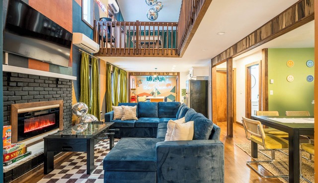 MAXimalist 5BR Family Cabin w/Arcade & Vinyl Room