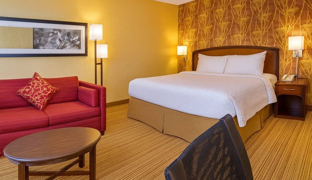 Maximum Comfort and Styles! Free Parking, Onsite Pool, Pet-friendly Property