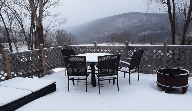 MAXWELL'S MOUNTAIN UPPER CABIN. AMAZING VIEWS!WINECOUNTRY! HOT TUB ON DECK!