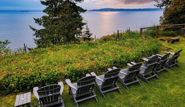 Maxwelton Aerie Bluffside Retreat w/Sweeping Puget Sound Views + Firepit