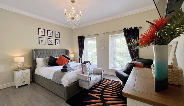 MAY BELL COTTAGE, pet friendly, with a garden in Dersingham