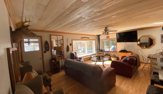 May Long Wknd - Special Rate: Lake Rosseau Waterfront w/Hot Tub & Water Toys