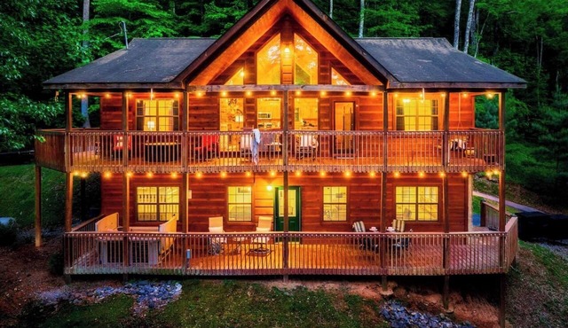 May Sale! Dog Friendly, Pool Table, Hot Tub, Gameroom, POOL, Fishing Pond!