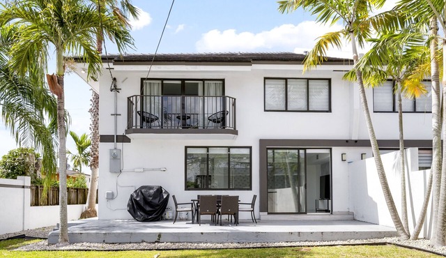 May Special! 4BR - Private Yard & Grill, Near Coral Gables & MIA Airport