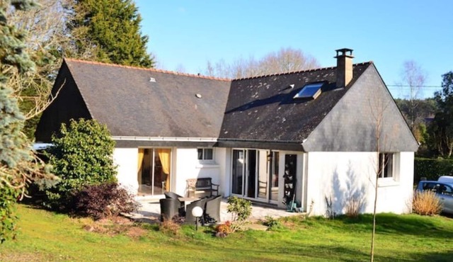 May weekends: warm contemporary house