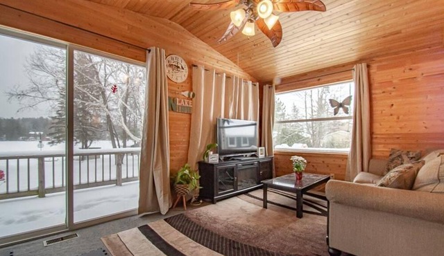 Maya Retreat - 4BR, Pet-Friendly Waterfront Cottage w/ Lots to Do