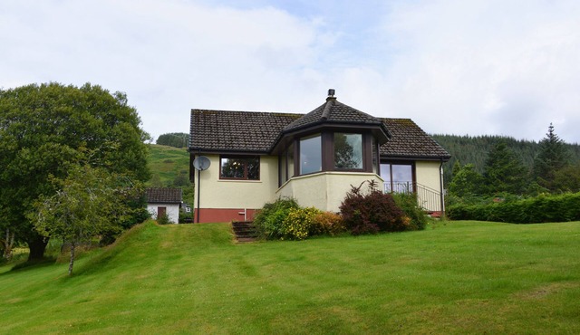 Maybank self catering sleeps 8, pets welcome.