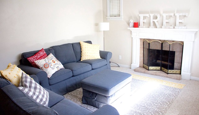 Mayberry in Orem! Cozy 2BR Apt by Costco! All New Carpet/Paint