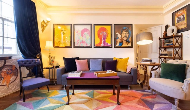 Mayfair Centre 3-Bed 6-Guest Art Nouveau Flat in 1729 Private House