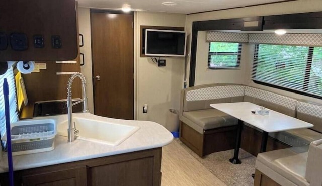 MayfairCana Avenger RV