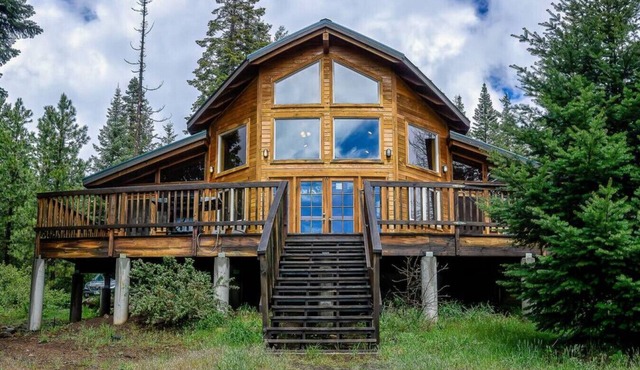 Mayfield Gardens Cabin w/Jacuzzi and Wood Stove at Green Springs Inn
