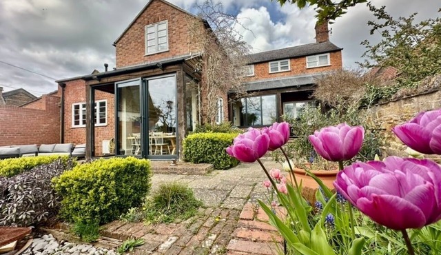 Mayflower Cottage - 4/5 Bedrooms by Belmont Places