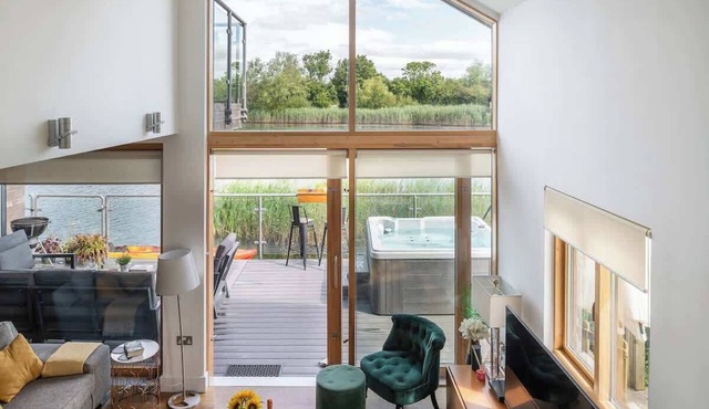 Mayflower, lakeside, hot tub