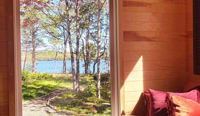 Mayfly Tiny House on fresh water Lake Ainslie 12 min distant to Inverness beach