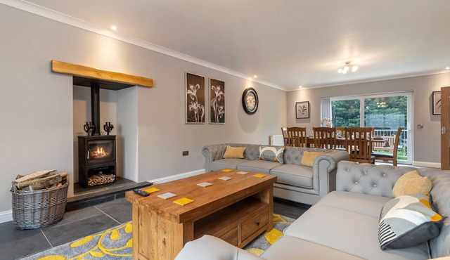 Maynor - Luxury House, Log Burner, Central