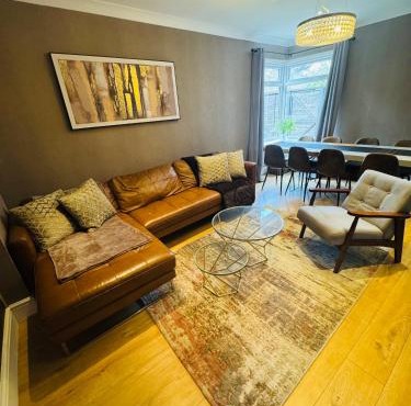 Mayors House Ideal for Groups & Business