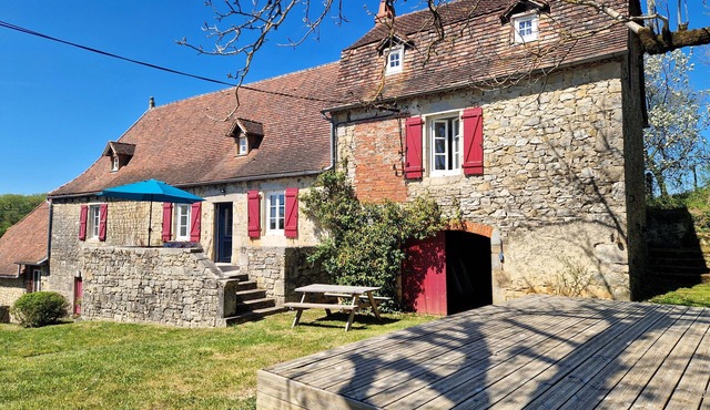 Mayrinha is located in a beautiful valley in the Lot