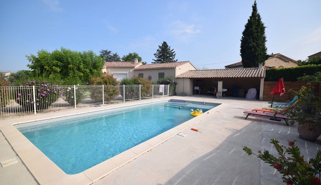 Mazan holiday villa with private swimming pool on 3000m