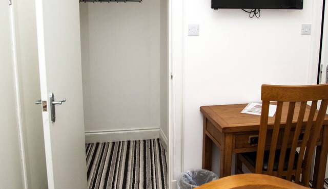 Maze Serviced Apartment is located in Ayr. Hosting a bar and snack bar
