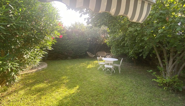 Mazet "A deux pas de la Montagnette", 4 persons with private garden