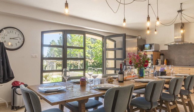 Mazet de Paul & Raymonde, 7 bedrooms, 4 bathrooms, shared pool - Vallée des Baux