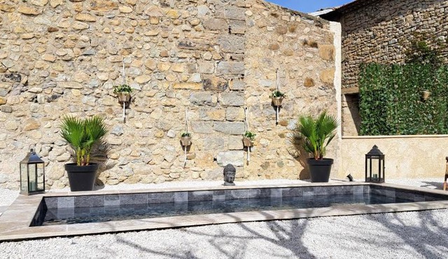 Mazet en provence pour 4, piscine chauffée privée, jardin clos privé, barbecue, chiens admis