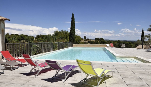 Mazet for 4 people. Les Garrigues Apt building of the valley of Baux Paradou