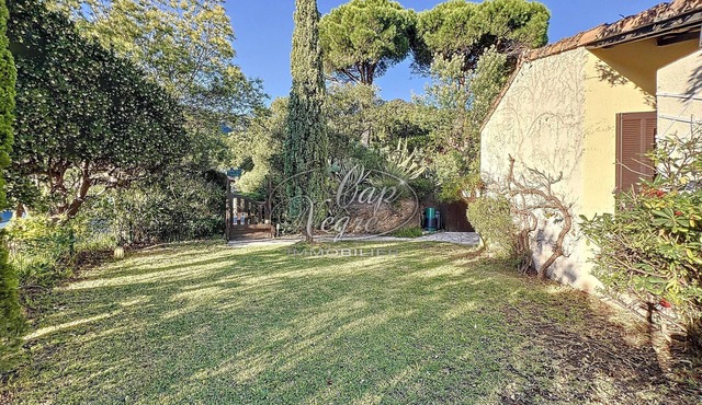 Mazet T2 Duplex 4 persons with garden sea view residence with swimming pool Pramousquier