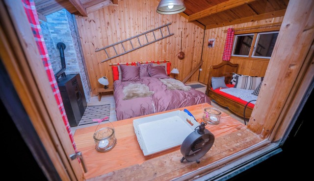 Mazot Douillet de Montagne Isolé en Pleine Nature en Autonomie D'énergie