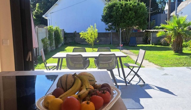 Mazy- house ideally located between port and beaches. Sleeps 8.