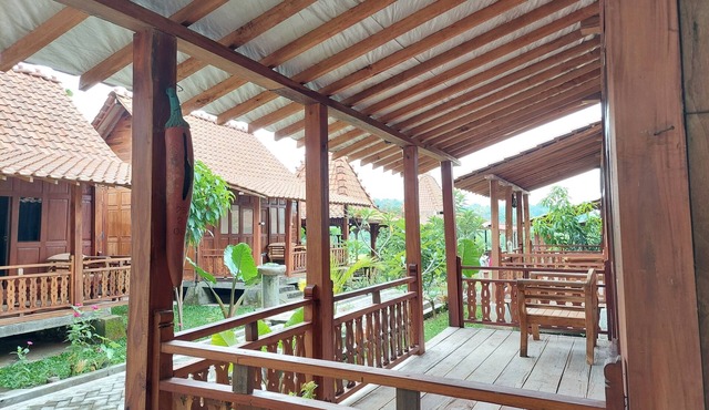 Mbok Niem Cafe and Cottage