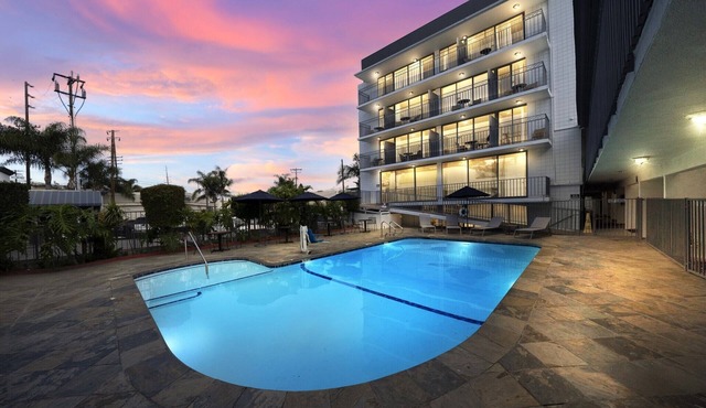 MC Pacific Inn & Suites