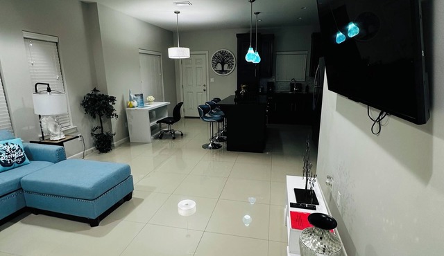 McAllen TX Apartment 2BR-2BA Patio, close Airport Shopping, Hospital