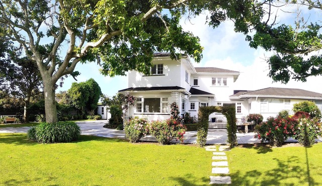 McArthur Park with views of Mt. Taranaki