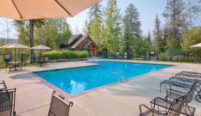 McCall | Friends & Family Retreat | Pool + Hot Tub | 2BR