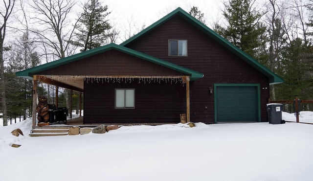 McCarry Lakehouse nPeaceful Waterfront Escape