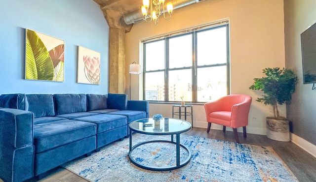 McCormick 2BR with Skyline View Near Soldier Field & Museum Campus