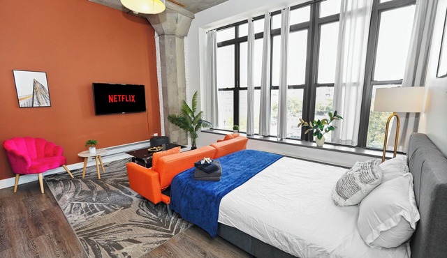 McCormick Place Cozy Studio Sleeps 4 with Gym & Opt Parking Near Soldier Field