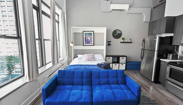 McCormick Place Designer Studio with optional parking for up to 4 guests