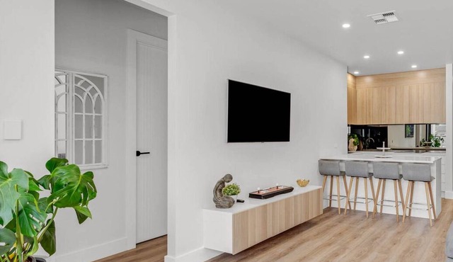 McCracken new boutique, 2 bed apartment, enchanted retreat, on golf Course