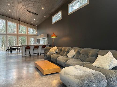 McCracken's Mid Century Modern Luxury Cottage