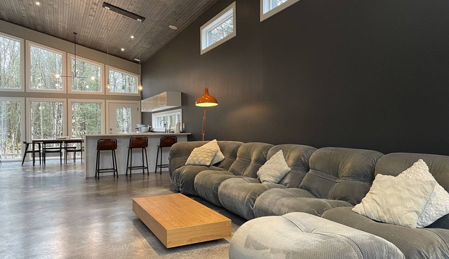 MCCRACKEN’S MID CENTURY MODERN LUXURY COTTAGE