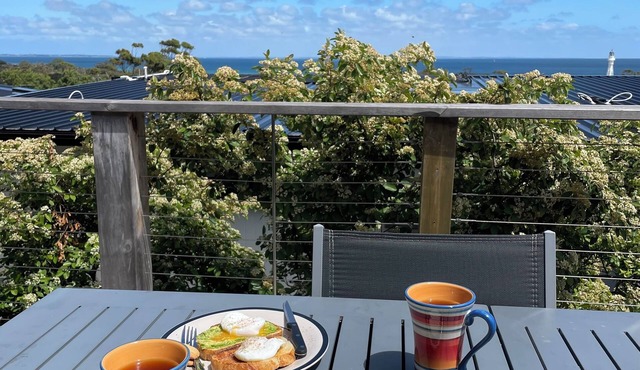 McCrae: location, location! Boasting bay views with the beach a 5 minutes walk.