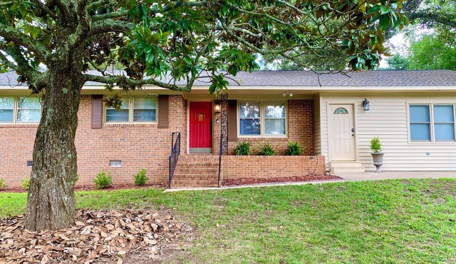 McCullough Park Charming 3-bedroom in fantastic Stockbridge
