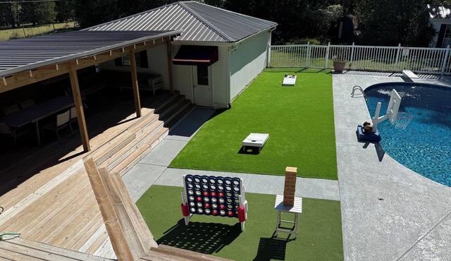 McDaniel Farmhouse with pool & 12 person hot tub