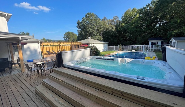 McDaniel Farmhouse with pool & 12 person hot tub