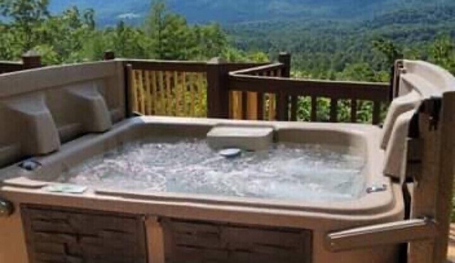 McDaniels Misty Blue ~ A Cozy & Quaint Cabin w/Exceptional Smoky Mountain Views