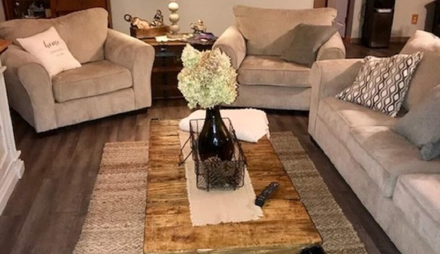 McDonald Inn 15 Min from Ohio University, 25 min to Hocking Hills, Hot Tub