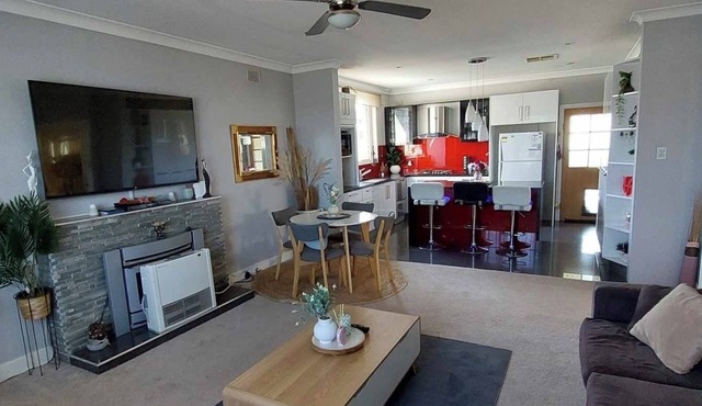 McGowen Accommodation Family & Pet Friendly just a short walk to the local pool